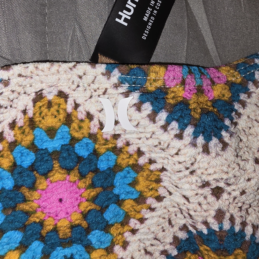 Hurley Crochet Bikini Set with Colorful Pattern - Picture 8 of 9